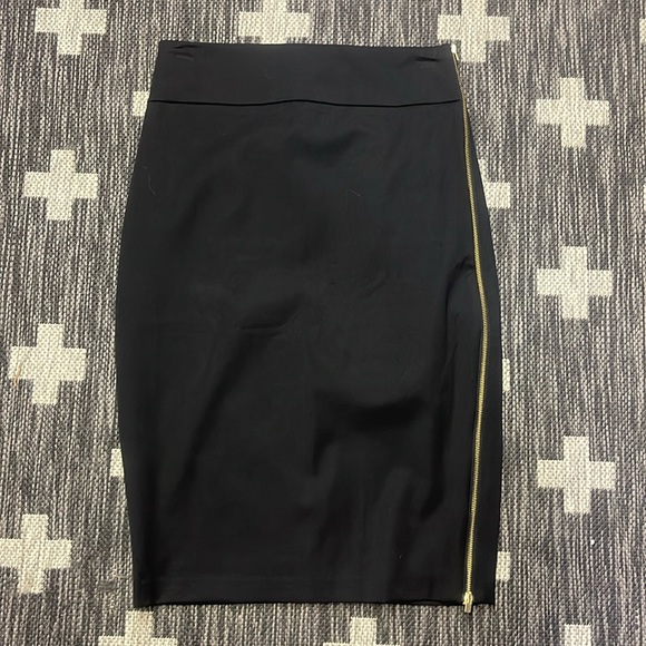 Express Dresses & Skirts - BNWT Express Skirt Size 4 With Side Zipper